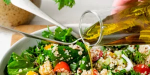 ensalada-templada-de-quinoa-con-verduras-asadas-y-ayozar
